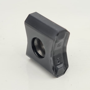 Tangential clamping insert for 90° and 45° milling cutter with 8 cutting edges