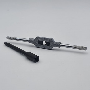 Adjustable tap wrenches