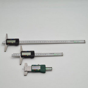 Digital depth gauge